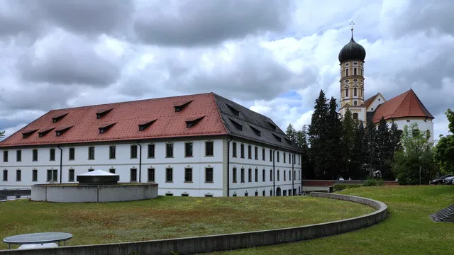 St. Martin und das Schloss auf dem Schlossberg in Marktoberdorf