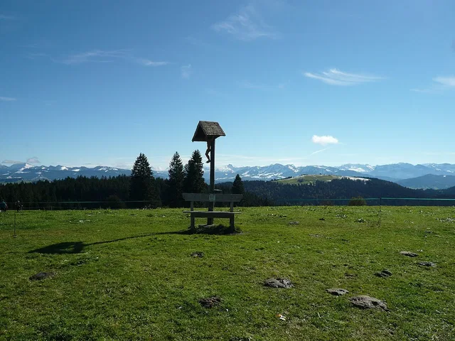 Blick vom Hochberg bei Eichenberg; der Gipfel ist über einen kurzen Abstecher erreichbar.