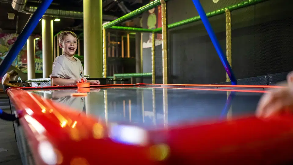 Air-Hockey im WONNILAND Sonthofen