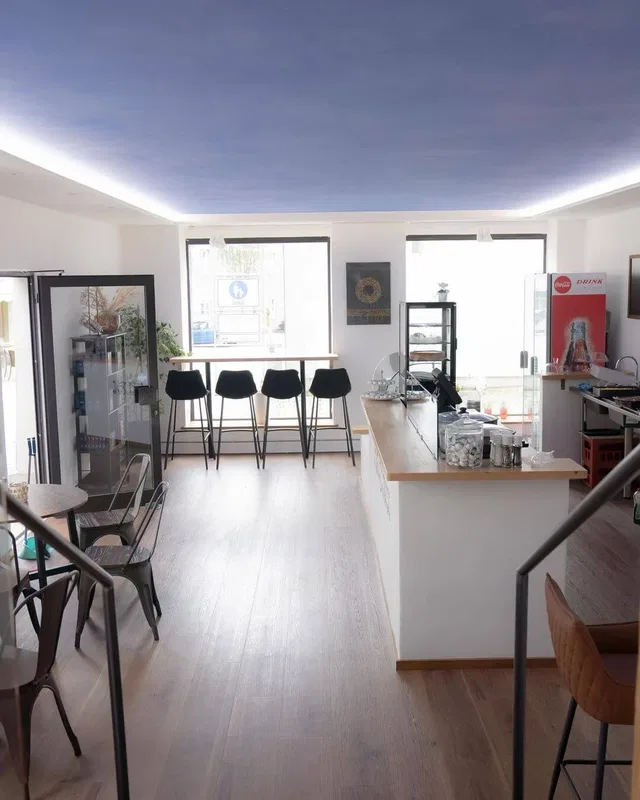 Theken- und Cafébereich bei Nuray's Kitchen