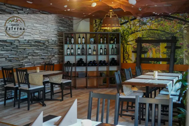 Gastraum des Ristorante Monte Zaferna in Mittelberg