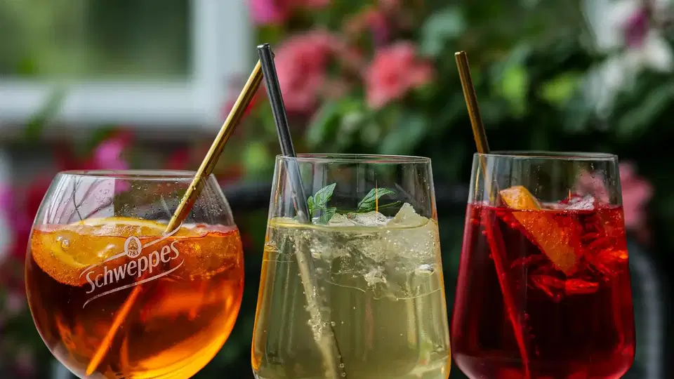 Drei Drinks im Posthansl
