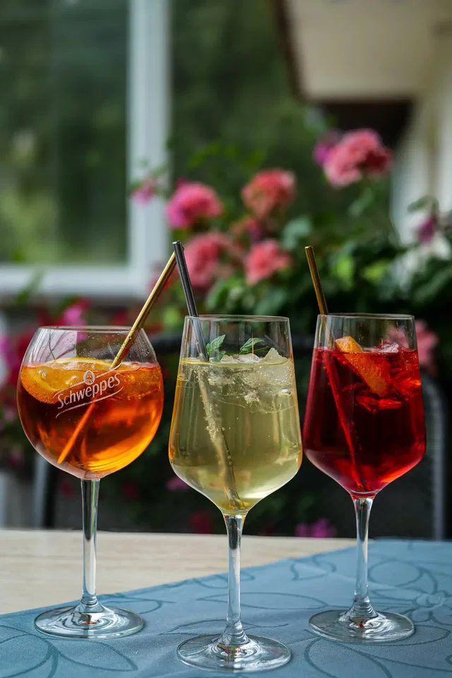 Drei Drinks im Posthansl