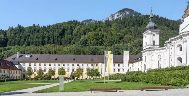 Basilika und Klosterhof der Benediktinerabtei Ettal