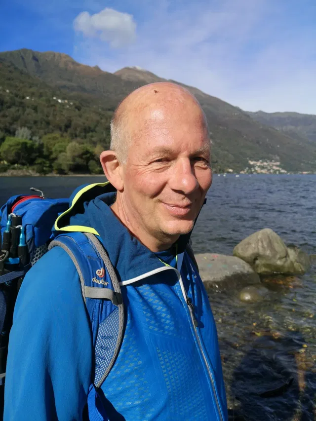 Wanderführer Ralf Ackermann am Bergsee