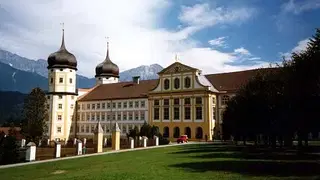 Kultur im Inntal: Kloster Stams und Telfser Fasnacht verstehen