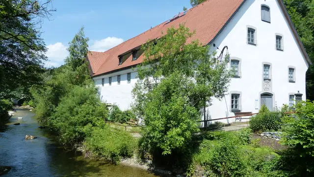 Museum Hofmühle im historischen Mühlengebäude an der Aach in Immenstadt.