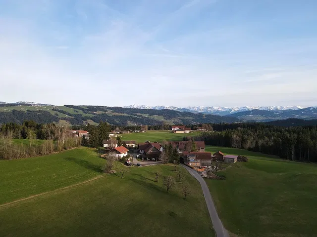 Hagspiel bei Scheidegg aus der Luft; hier beginnt die Rundwanderung.