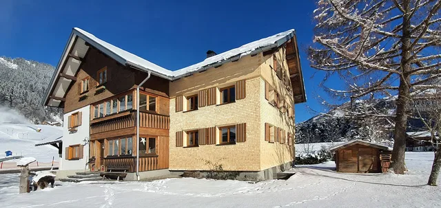 Ferienwohnungen Zunzer bei sonnigem Winterwetter