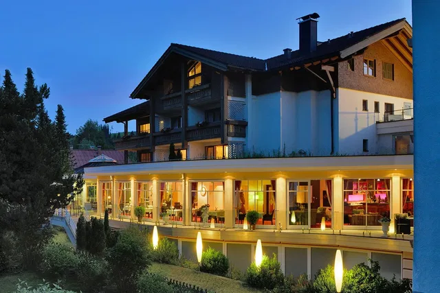Hotel Rosenstock mit verglastem Restaurantbereich