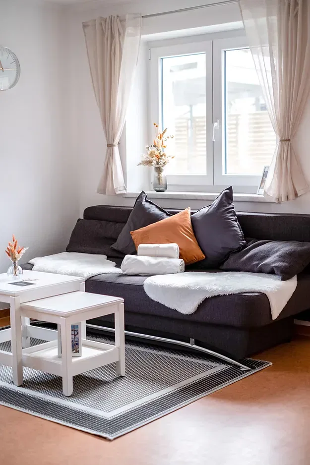 Wohnbereich mit Sofa in Jules Ferienhaus
