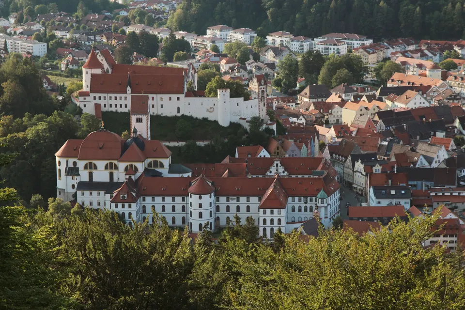 Hohes Schloss in Füssen – spätgotisches Schloss, Galerien & Aussicht