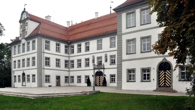 Nordfassade des Neuen Schlosses Kißlegg, Aufnahme vom September 2013.