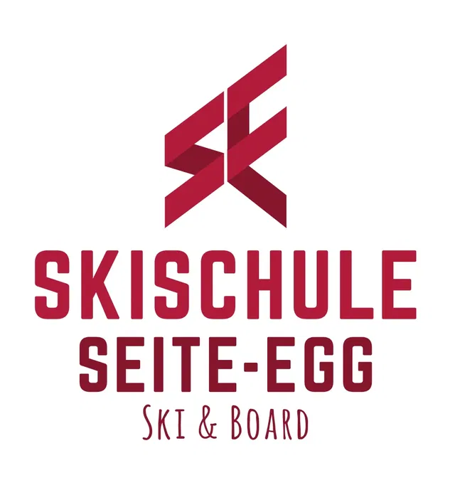 Logo der Skischule Seite-Egg mit rotem abstraktem Symbol und Text SKISCHULE SEITE-EGG Ski & Board.
