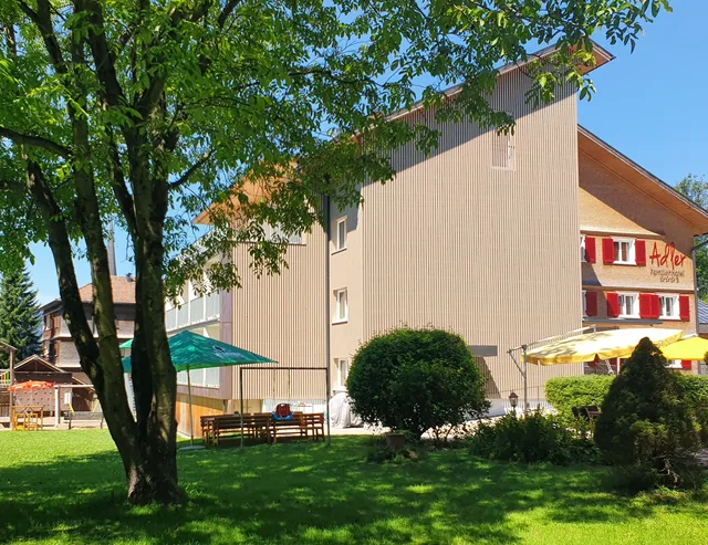 Familienhotel Adler in Lingenau mit Garten und Außenbereich