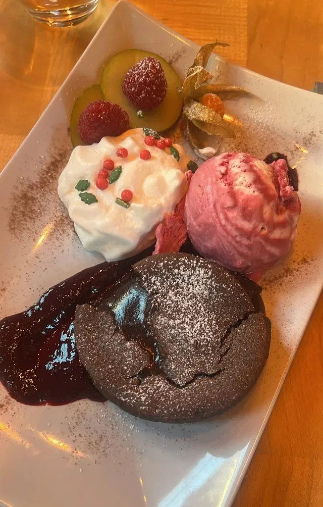 Dessertvariation im Balkan Restaurant Malina