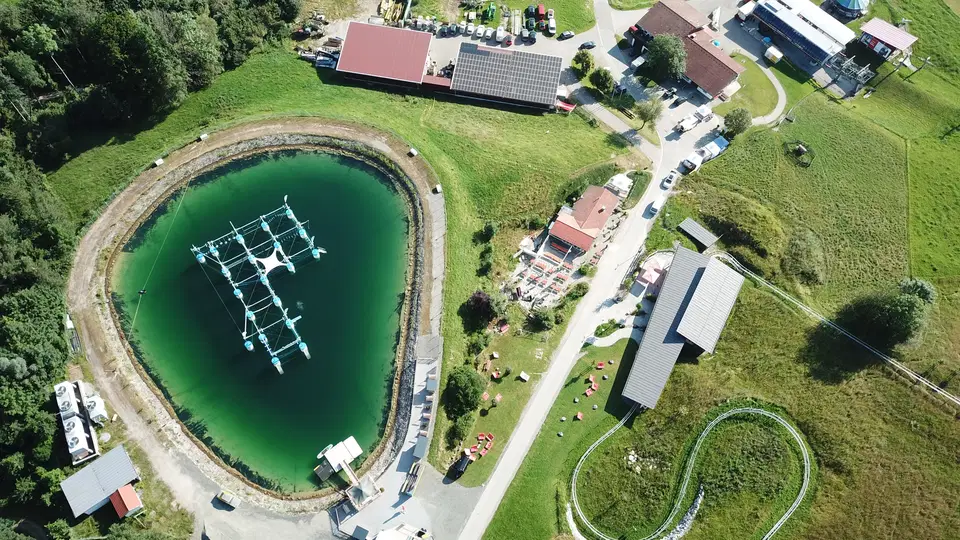 Luftaufnahme von Speichersee, SPLASH und Talstation
