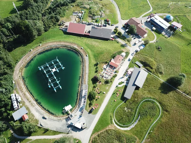 Luftaufnahme von Speichersee, SPLASH und Talstation