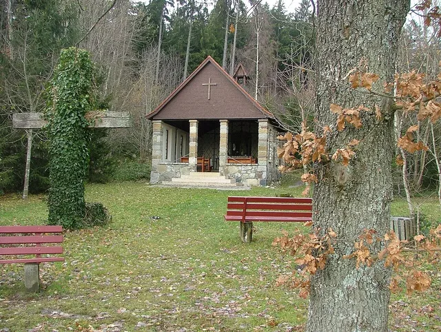 Waldkapelle östlich von Leutkirch, das namensgebende Zwischenziel.