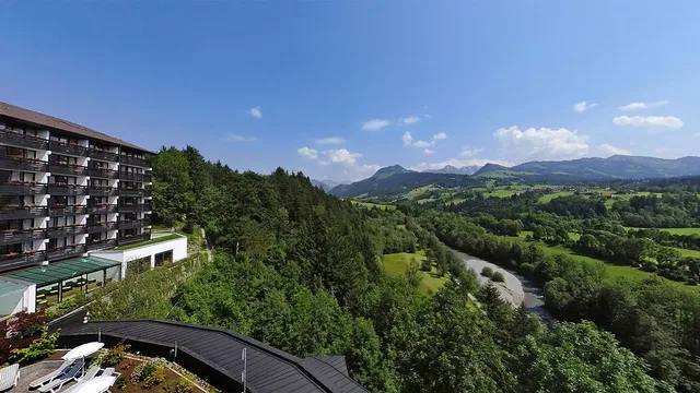 Balkone und Bergblick am AllgäuSternHotel