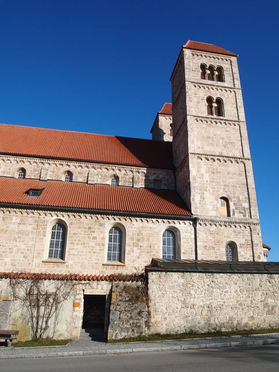 Basilika St. Michael Altenstadt – Romanische Kirchenkunst