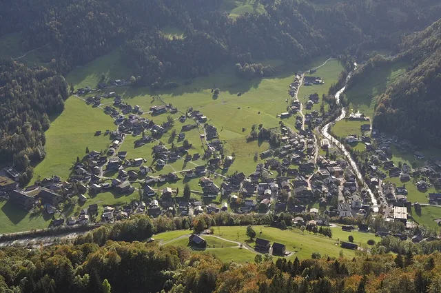 Blick auf Mellau und die Landschaft rund um den Gopf im Bregenzerwald.