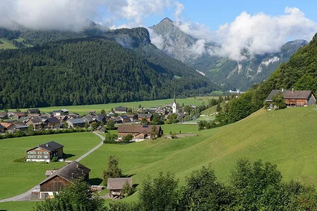 Bizau im Bregenzerwald – Ortsansicht; der Barfußabschnitt ist auf dem Foto nicht abgebildet.