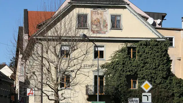 Historisches Gebäude der Stadtapotheke an der Werdenbergerstraße in Bludenz.