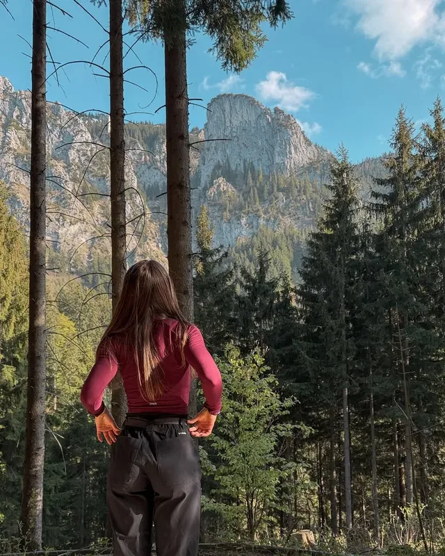 the mountains are my favorite place. 🌿⛰️✨

#mountains #hiking #hikinggirl #outd