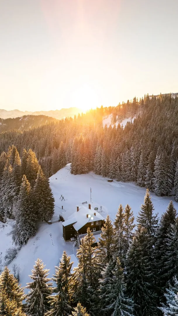 Warst du schon mal im Winter auf einer Hütte? 🏔️🔥

Außerhalb der Sommermonate 