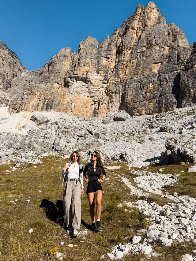 love this place & the kind of friendship. 🥹🤌 #hiking #dolomites #outdoor